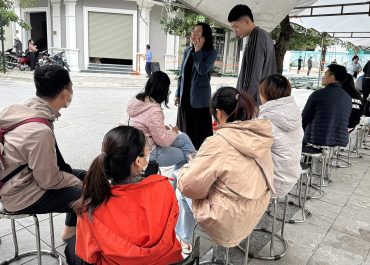Xếp hàng xuyên đêm nộp hồ sơ mua nhà xã hội tại Hà Nội