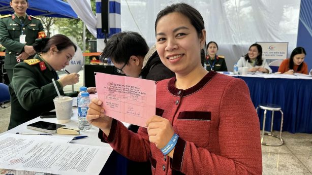 Bốc thăm giành suất mua nhà xã hội giá 21 triệu đồng một m2