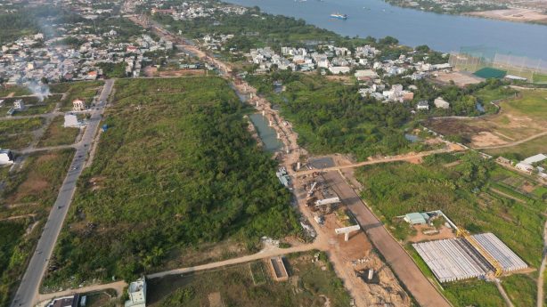 Đất nền vẫn giữ giá cao dù nhu cầu giảm mạnh