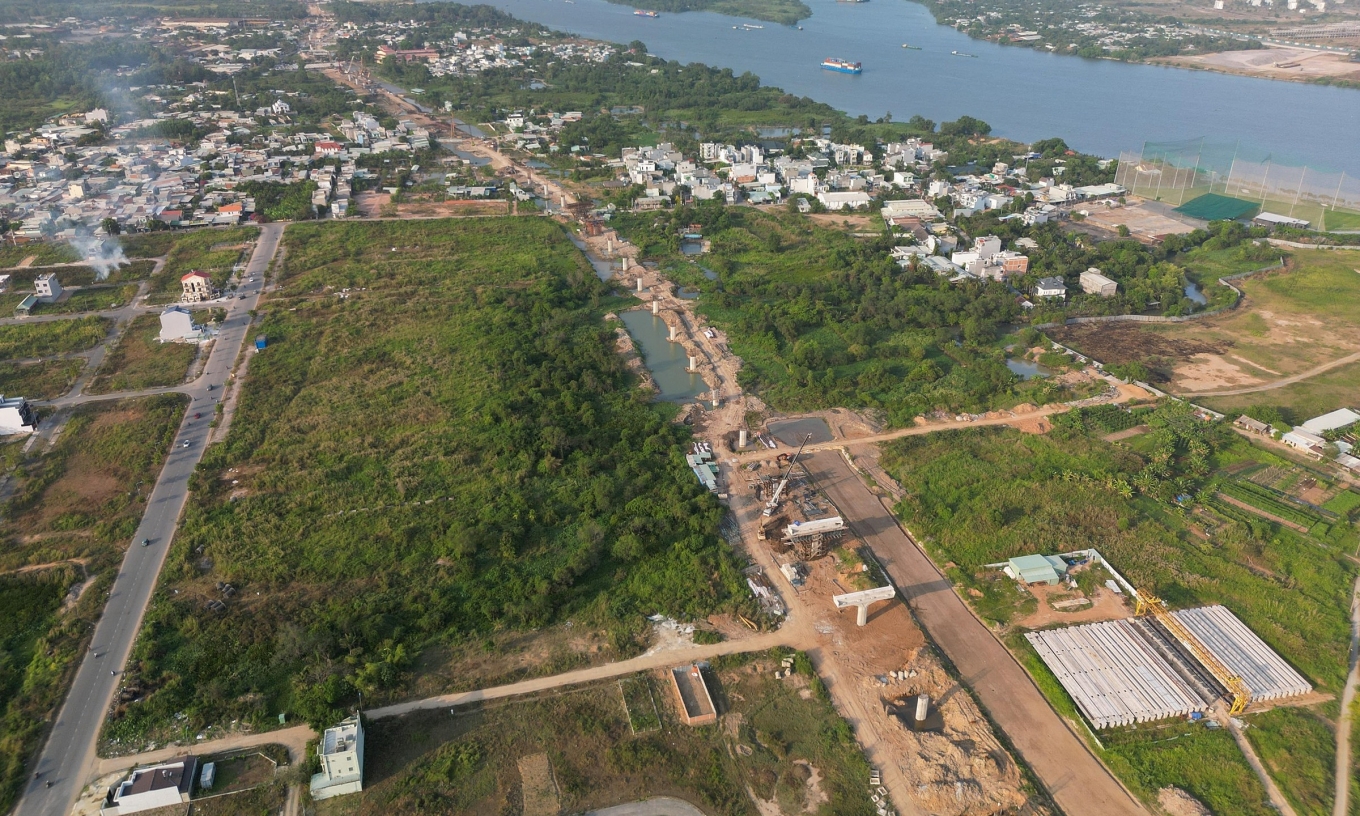 Đất nền vẫn giữ giá cao dù nhu cầu giảm mạnh