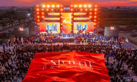 Hơn 6.000 người dự sự kiện ra quân tổ hợp Alumi Premium